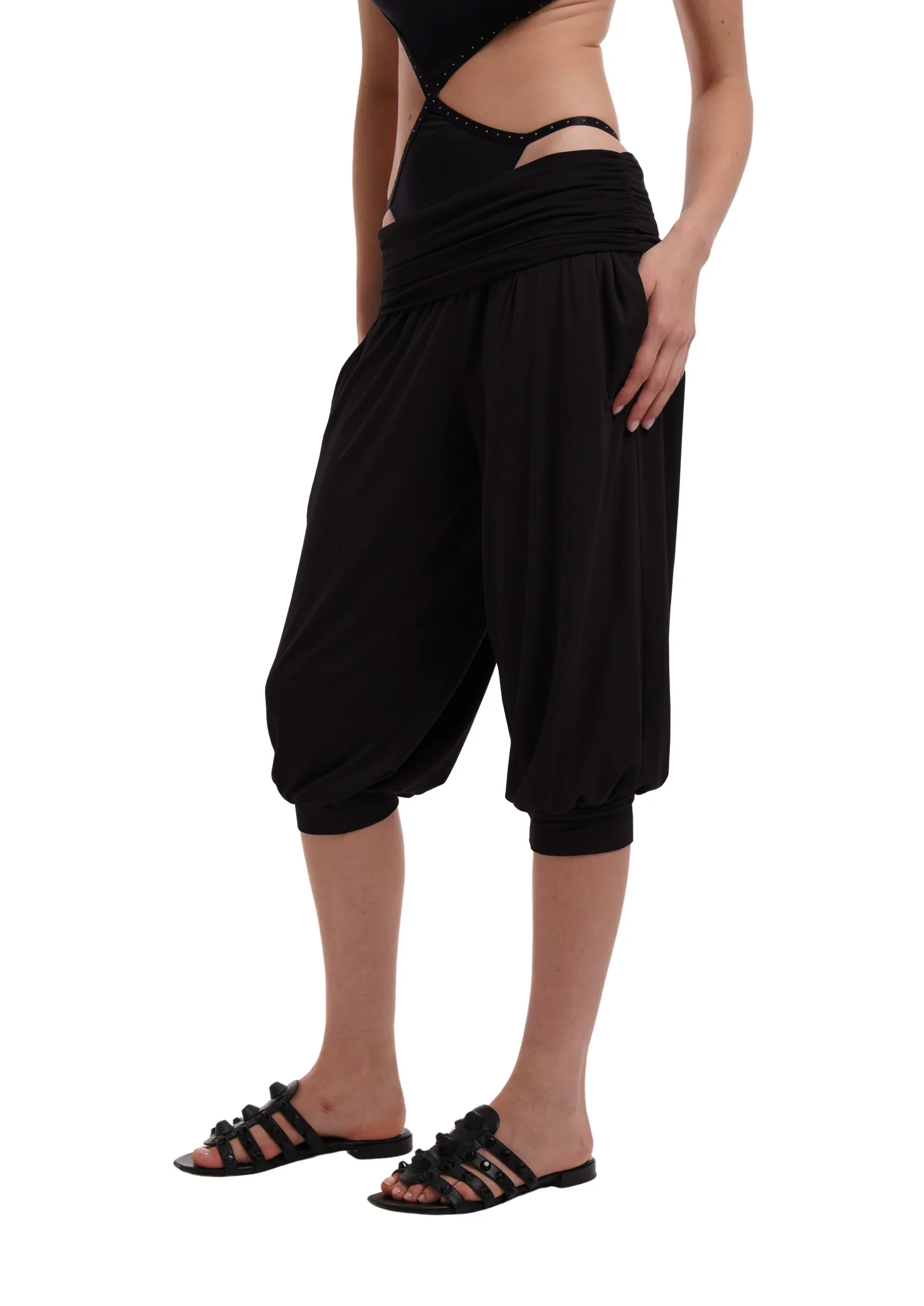 CHARLI CAPRIS IN BLACK - Image 3