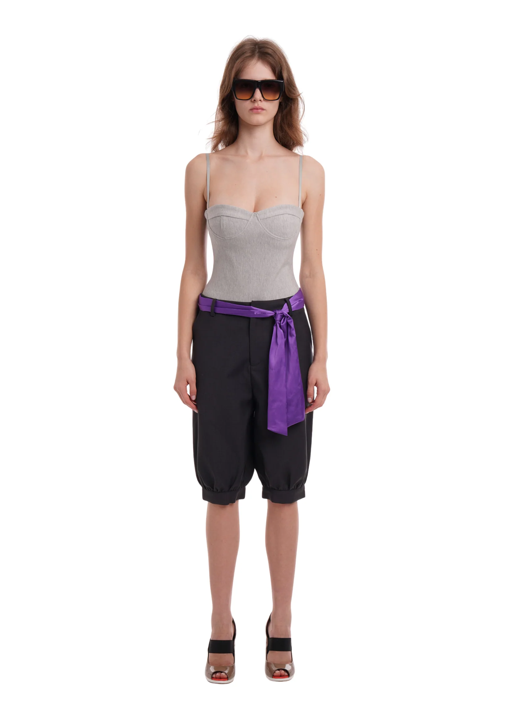 SLOUCH CAPRIS IN GREY